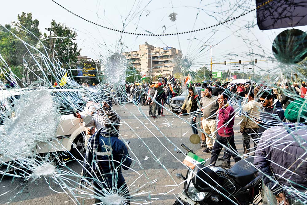 The chaos in Delhi’s ITO, seen through the cracked windshield of a damaged car